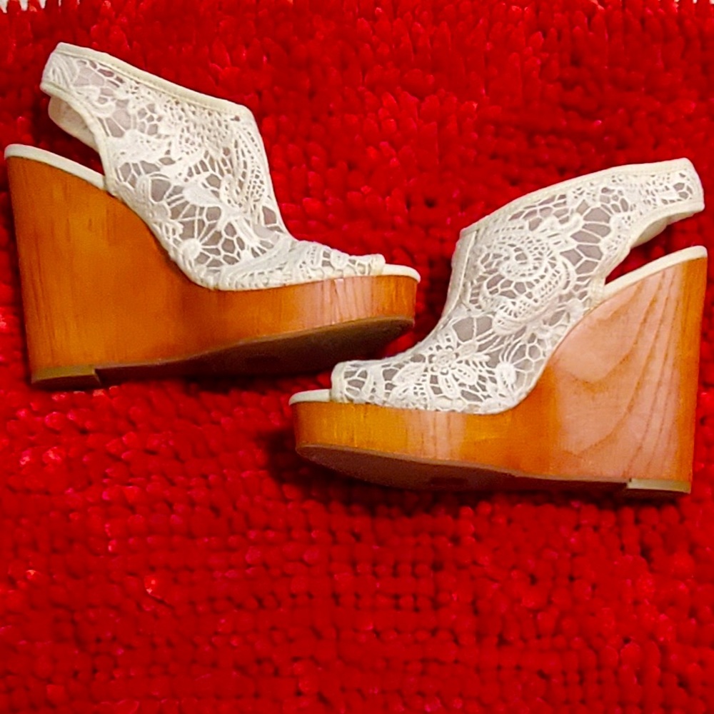 LUCKY BRAND White Lace Platform Wedges